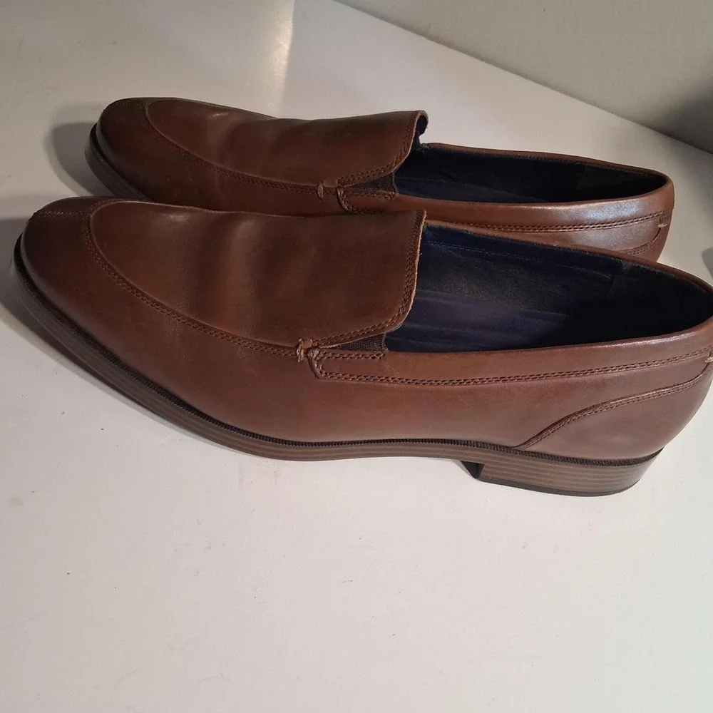 Mens brown leather loafers slip onCole Haan new condition no flaws
